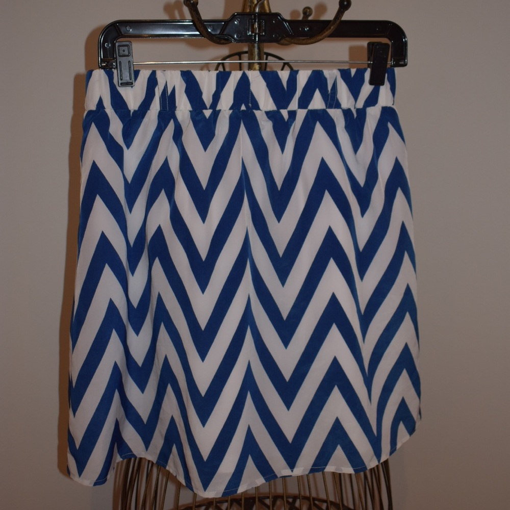 Chevron Flow Short Skirt